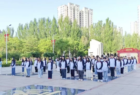 财经旅游学院举行“传承建党精神,勇担青春新使命”主题升旗仪式